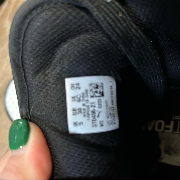 Puma boys high tops.  Size 5. Excellent condition-hardly used. - Picture 3 of 3